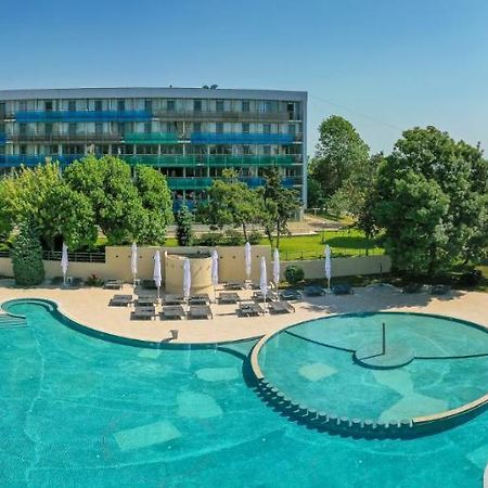 Hotel Cleopatra Saturn Bagian luar foto