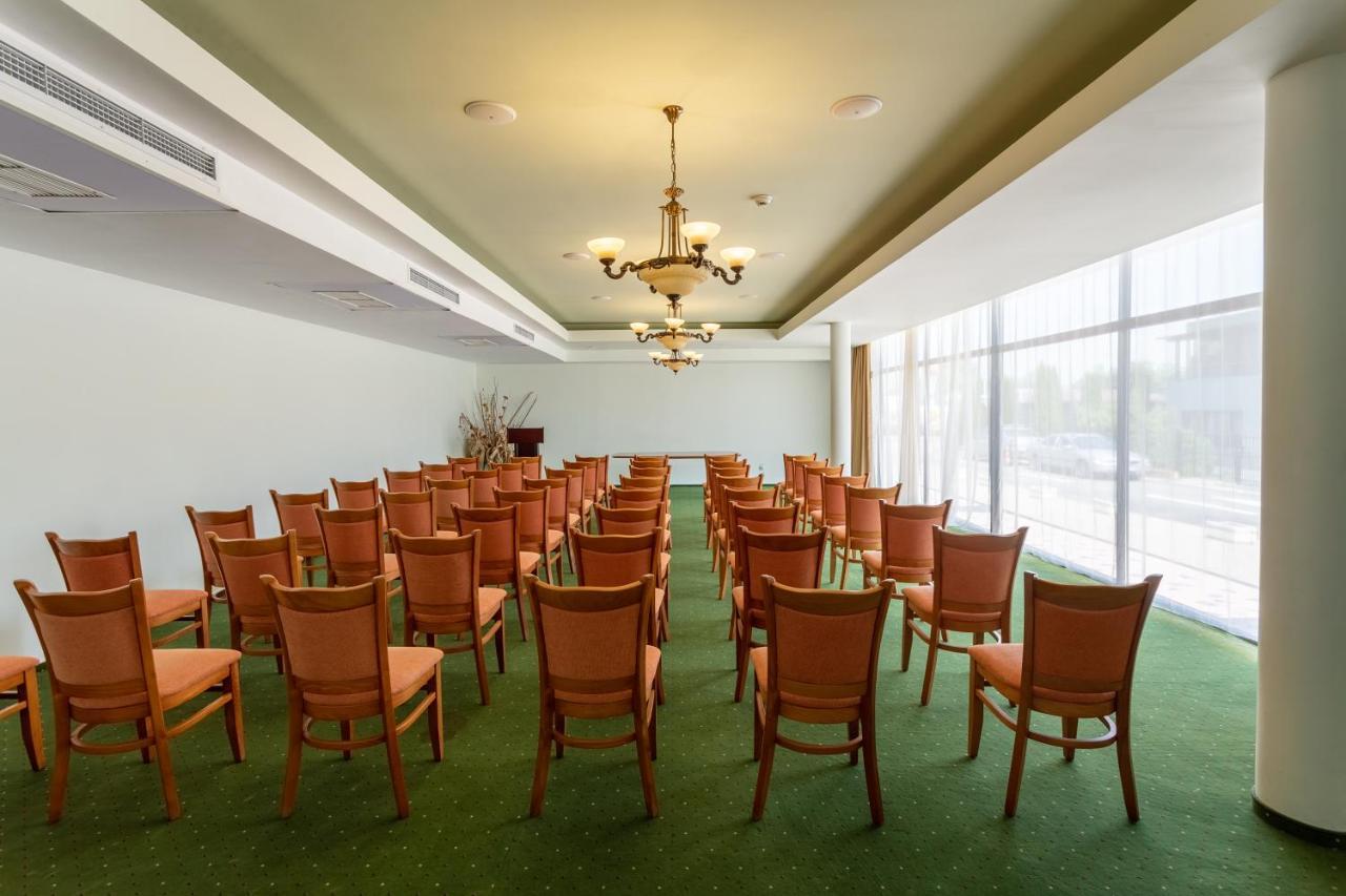Hotel Cleopatra Saturn Bagian luar foto