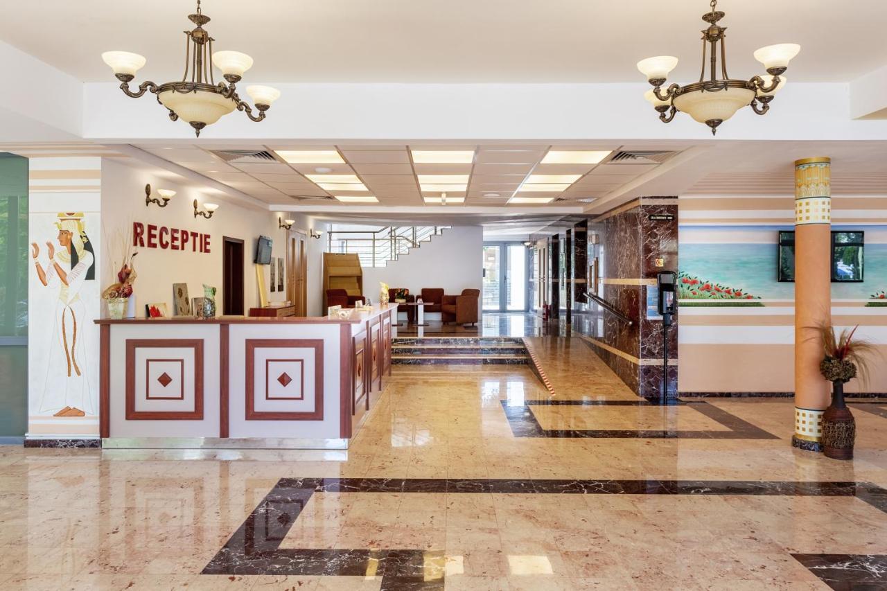 Hotel Cleopatra Saturn Bagian luar foto