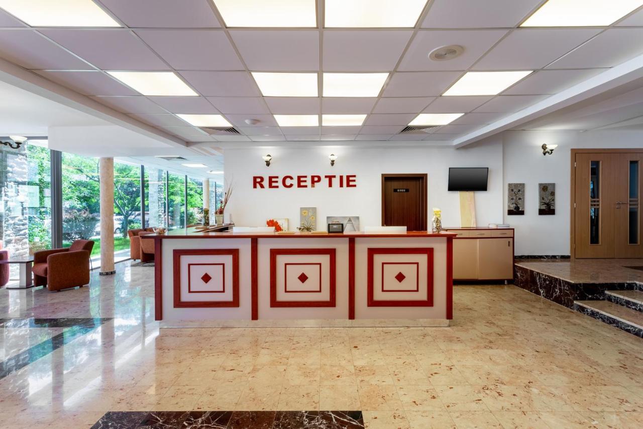 Hotel Cleopatra Saturn Bagian luar foto