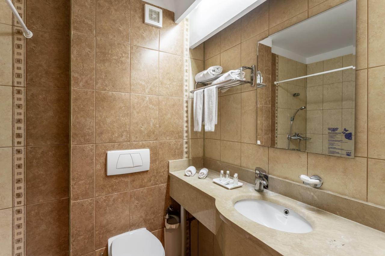 Hotel Cleopatra Saturn Bagian luar foto