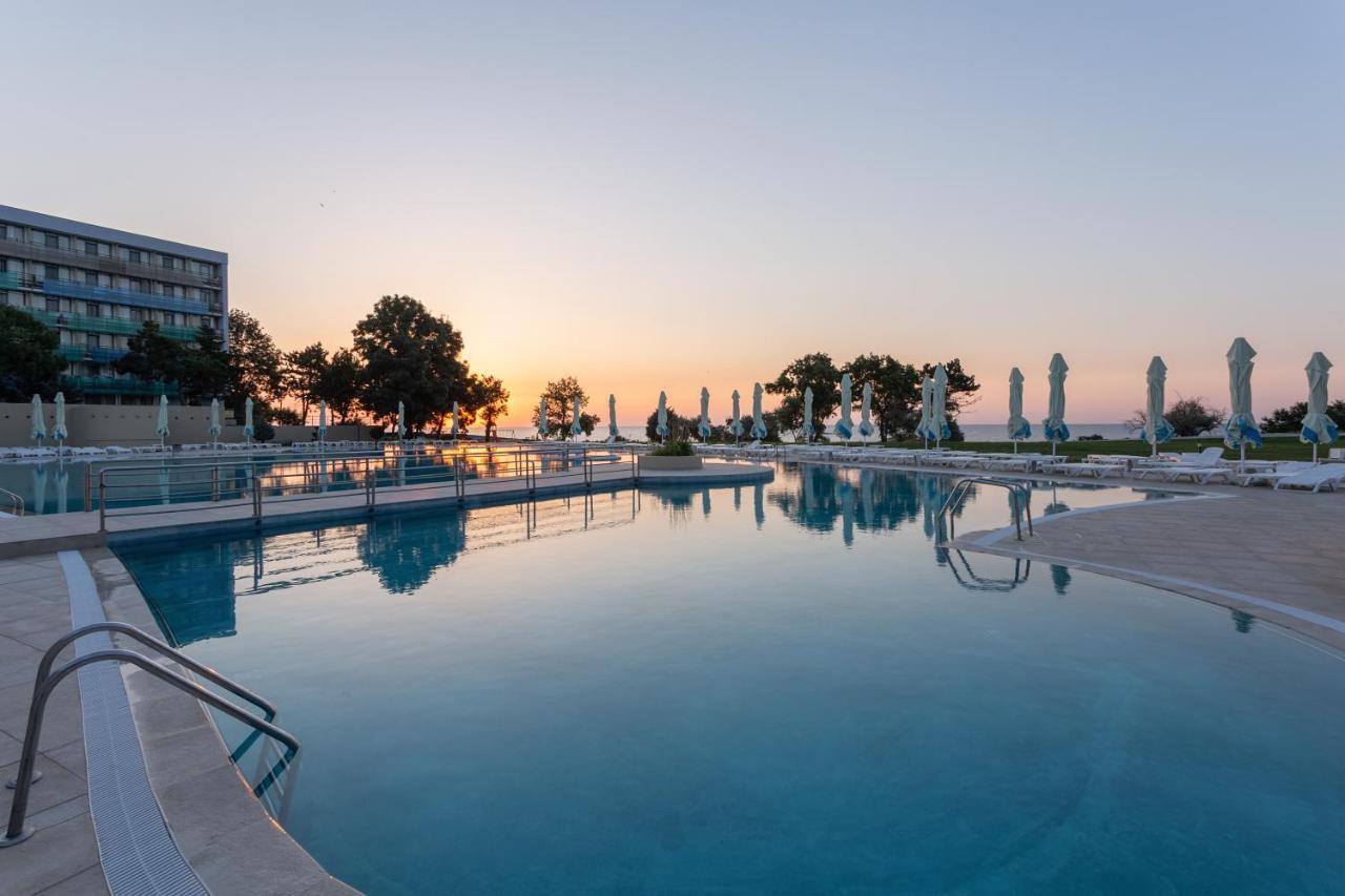 Hotel Cleopatra Saturn Bagian luar foto