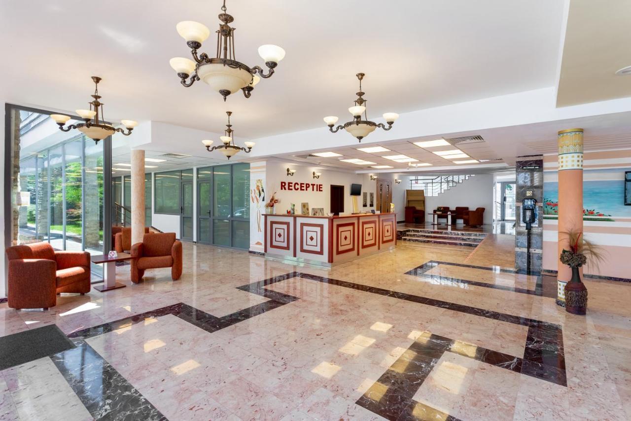 Hotel Cleopatra Saturn Bagian luar foto