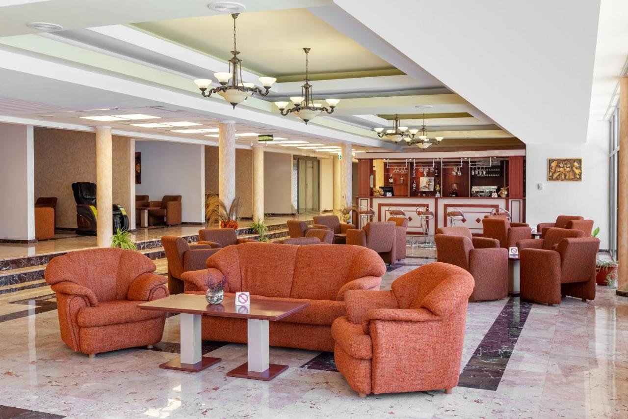 Hotel Cleopatra Saturn Bagian luar foto