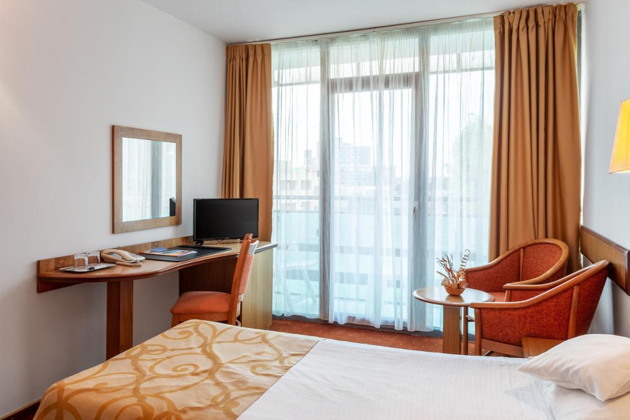 Hotel Cleopatra Saturn Bagian luar foto