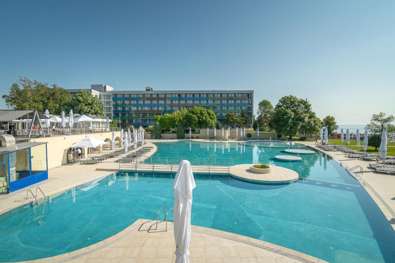 Hotel Cleopatra Saturn Bagian luar foto