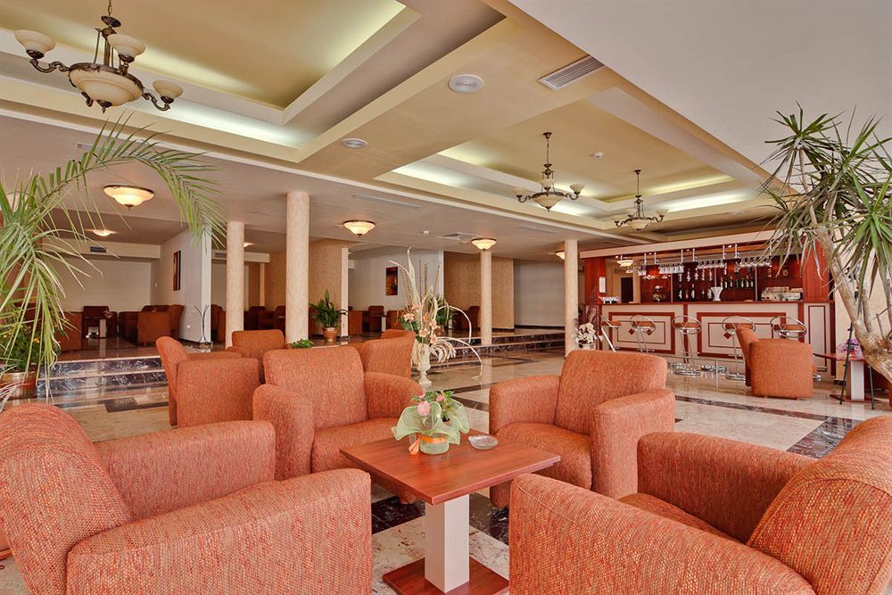 Hotel Cleopatra Saturn Bagian luar foto
