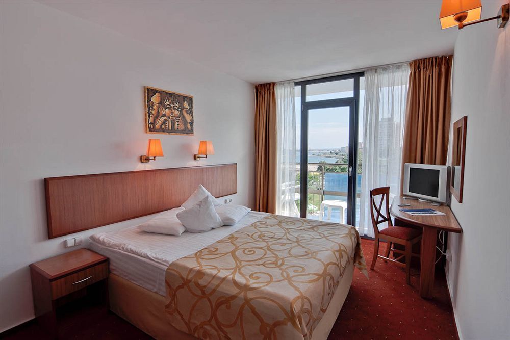 Hotel Cleopatra Saturn Bagian luar foto